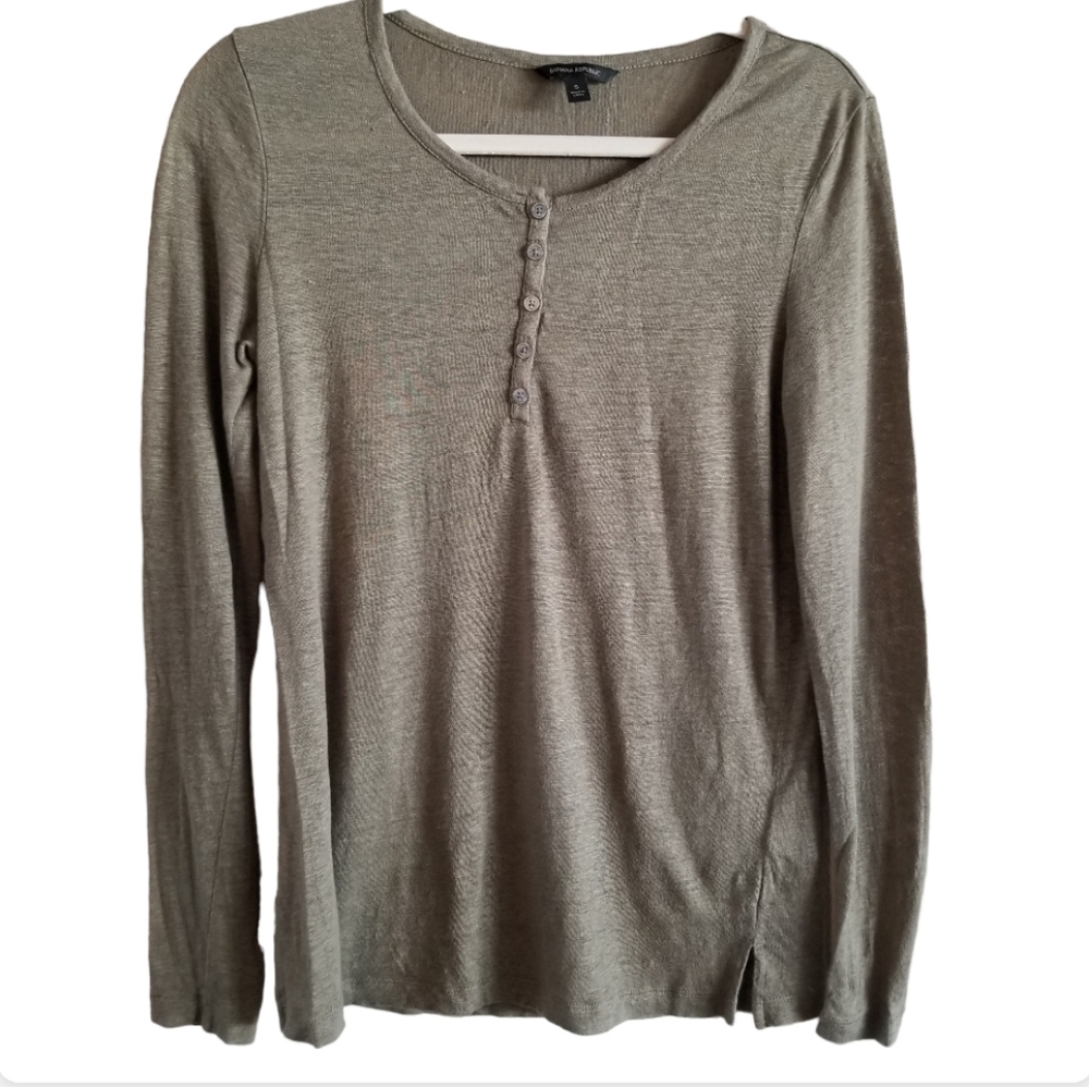 BANANA REPUBLIC LONG SLEEVE TEE